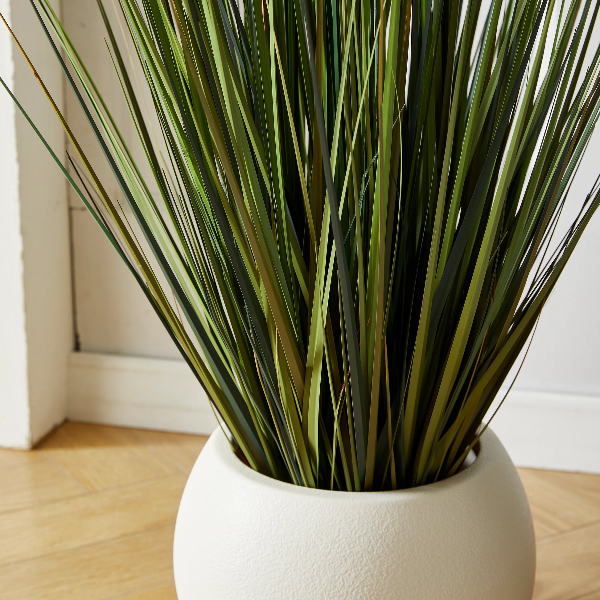 Künstliches Gras - Selwyn, 90 cm, Kunstpflanze von aplanta, in Grün, für drinnen