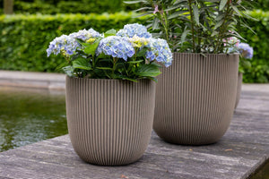 Blumentopf Kugel Groove warmes taupe | 43x41 cm